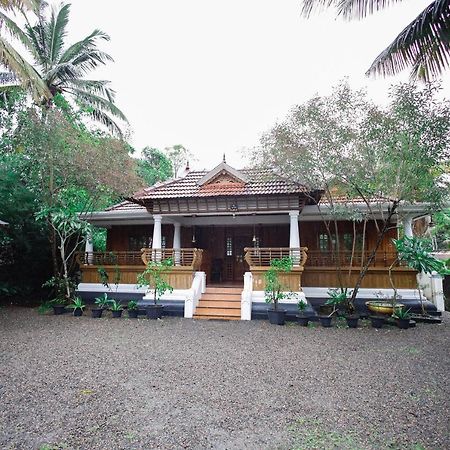Periyar Heritage Текади Екстериор снимка