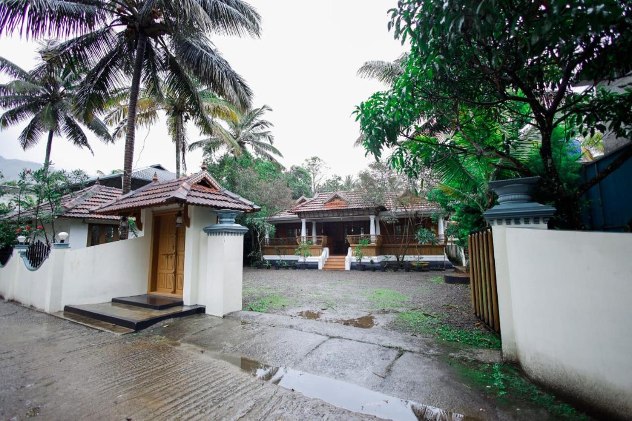 Periyar Heritage Текади Екстериор снимка