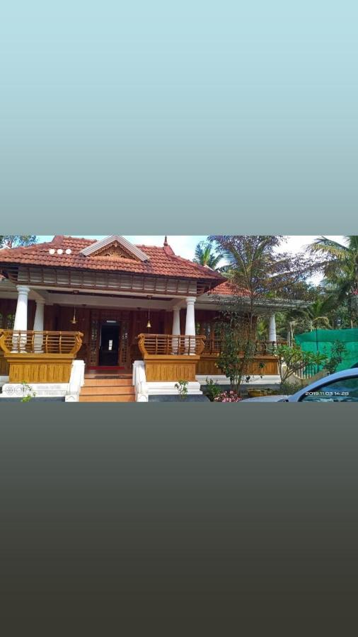 Periyar Heritage Текади Екстериор снимка