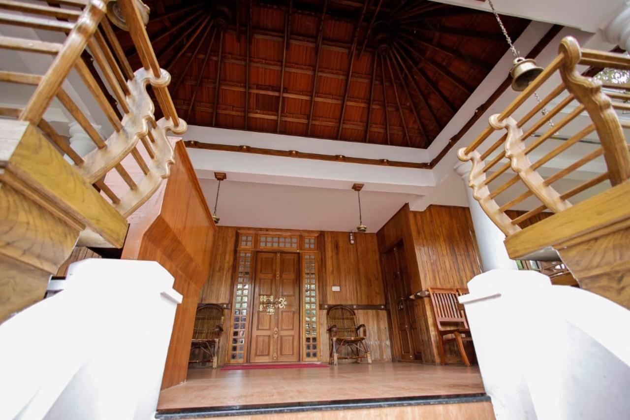 Periyar Heritage Текади Екстериор снимка
